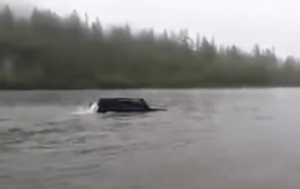 Крузак плывёт под водой смотреть видео