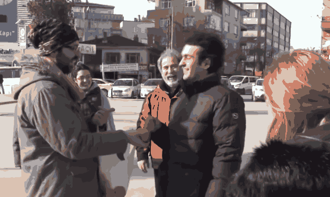 Чтобы удивить глухого парня, целый городок выучил язык жестов!