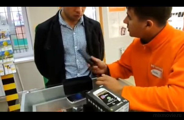 Татарин продает сотовый телефон