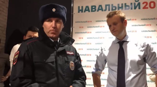 Алексей Навальный в Томске! В здании бомба, в зале авации!