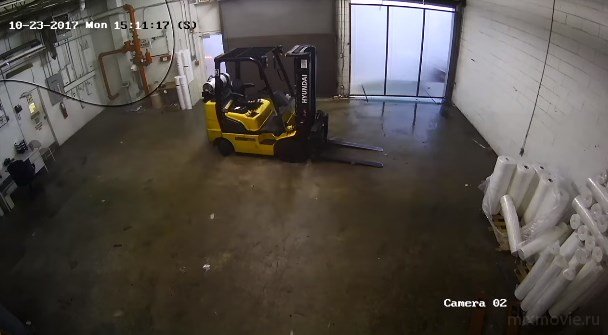 Нападение торнадо попало на камеру
