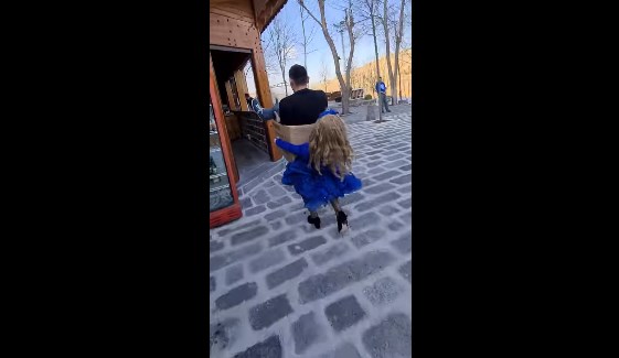 Очень странный, но смешной костюм! ?