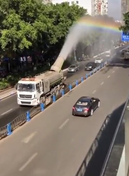 Радужный грузовик