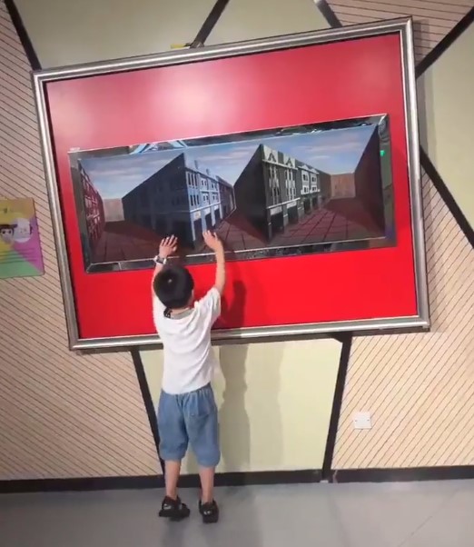 Потрясающая иллюзия картины, но если подойти поближе...