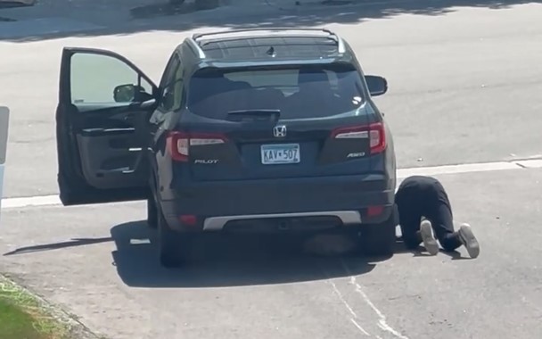 Небольшая помеха под авто