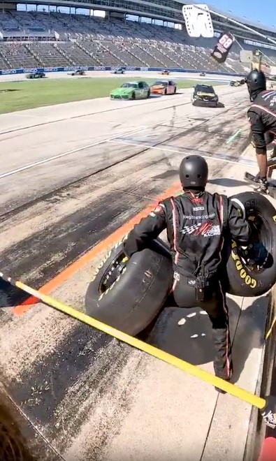 Шустрый пит-стоп в NASCAR