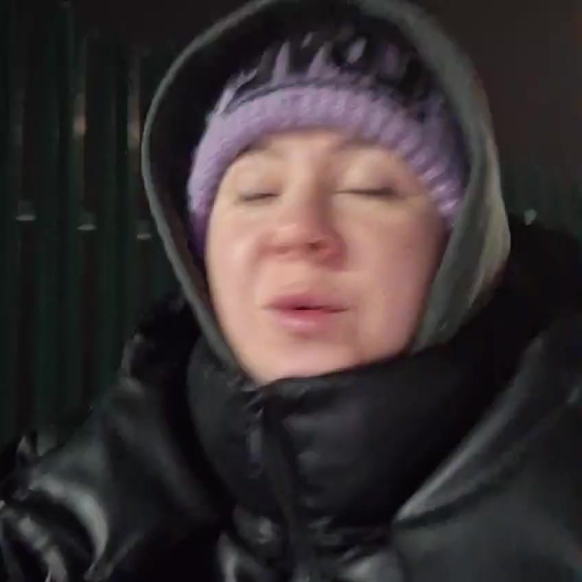 Мне не нужно ничего употреблять ...я по жизни и так выгляжу упоротой 18+