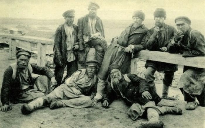 Чем на Руси холопы отличались от смердов