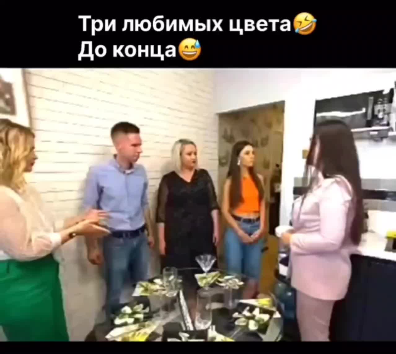 Блондинка рассказывает про три любимых цвета