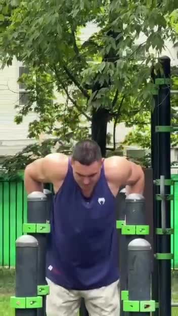 Какой накачанный, Херок то не накачаешь