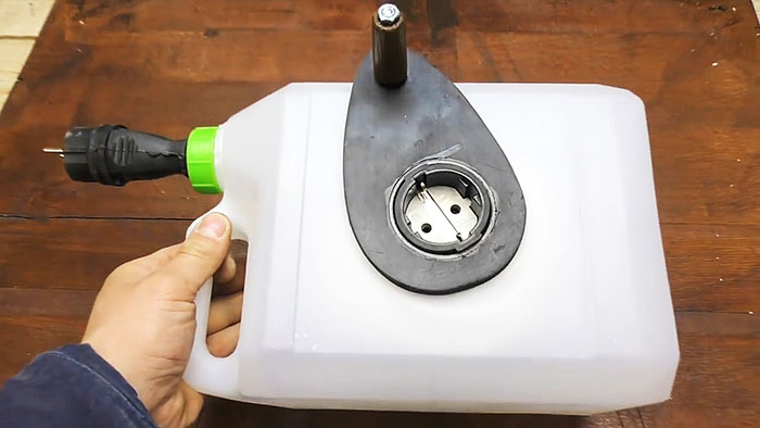 Катушка под кабель из пластиковой канистры своими руками