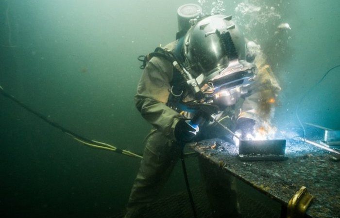 Почему электросварщика-водолаза не бьет током в воде? Разбираемся в секретах подводной сварки!