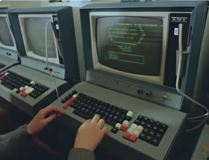 Компьютерные терминалы в «Чародеях»: Окно в будущее, доступное не каждому